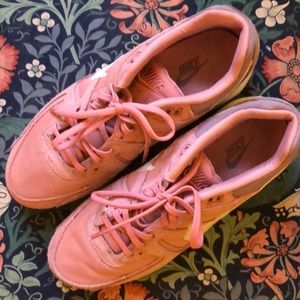 Pink Nike Airmax practically new!